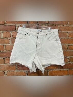 Like New Abercrombie & Fitch White High-Rise Dad Shorts | Size 12